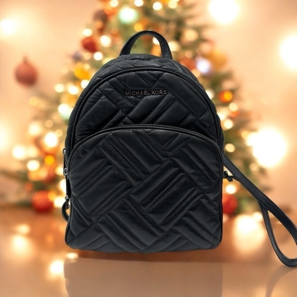 Michael Kors Abbey Medium Backpack Leather Quilted Black - Picture 5 of 11